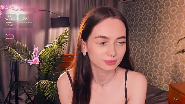 Snapshot of YvonneRobes chatting on 11, 6, 2026 YvonneRobes online show from 11, 6, 2026