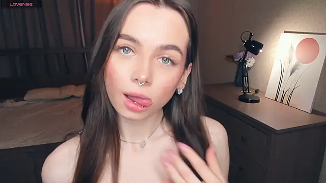 YvonneRobes online show from 13, 3, 2026