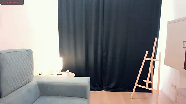 Snapshot of YvonneRobes chatting on 17, 7, 2026 YvonneRobes online show from 17, 7, 2026