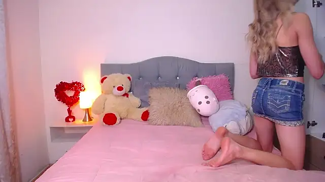 Snapshot of Kitten_Riot chatting on 16, 2, 2026 Kitten Riot online show from 16, 2, 2026