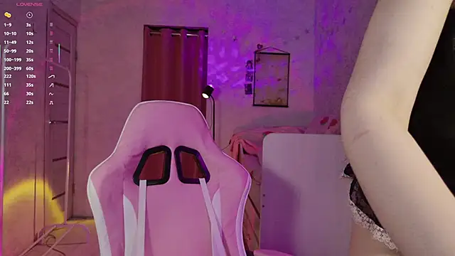 MiraJades online show from 13, 3, 2026