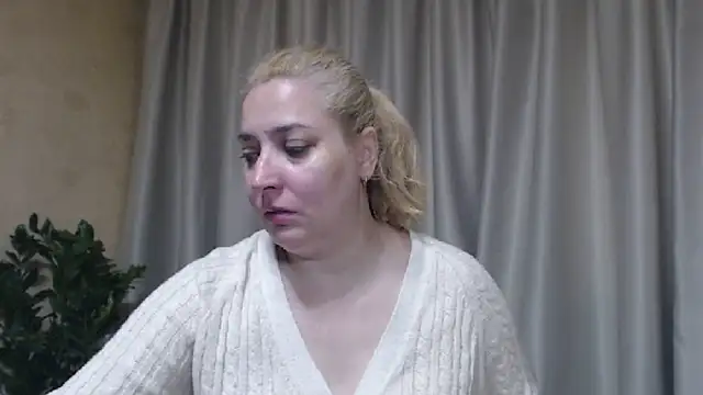 Snapshot of sweetpussy13 chatting on 3, 6, 2026 sweetpussy13 online show from 3, 6, 2026