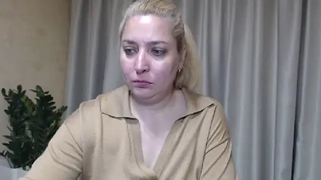 Snapshot of sweetpussy13 chatting on 20, 5, 2026 sweetpussy13 online show from 20, 5, 2026