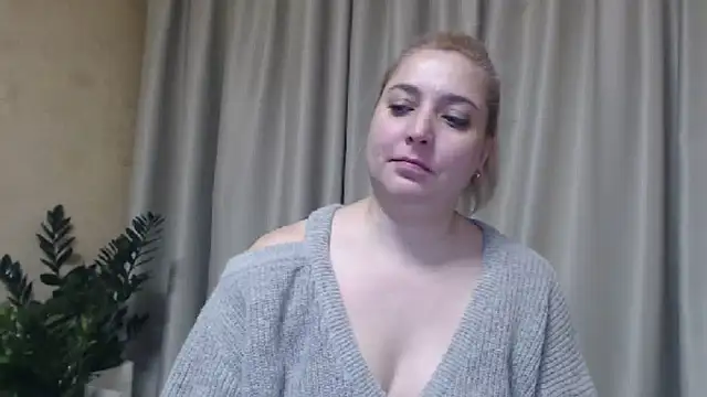 Snapshot of sweetpussy13 chatting on 5, 2, 2025 sweetpussy13 online show from 5, 2, 2025