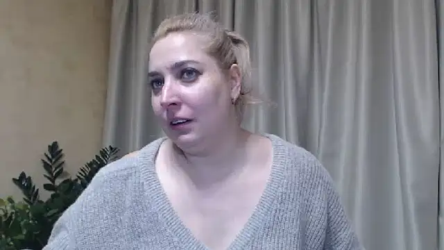 Snapshot of sweetpussy13 chatting on 8, 2, 2025 sweetpussy13 online show from 8, 2, 2025