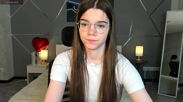 miss  evelyne online show from 10, 2, 2026