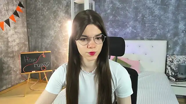 miss  evelyne online show from 8, 3, 2026