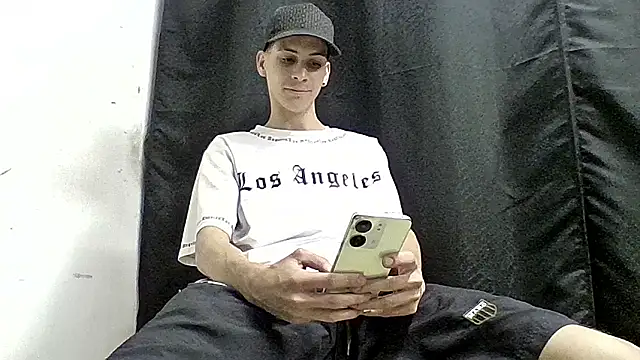 Snapshot of sam_hotttt_ chatting on 8, 1, 2026 sam hotttt online show from 8, 1, 2026
