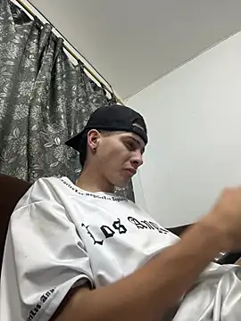 Snapshot of sam_hotttt_ chatting on 8, 7, 2026 sam hotttt online show from 8, 7, 2026