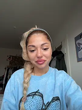 SilkyMira online show from 15, 12, 2025