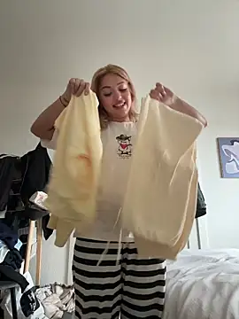 SilkyMira online show from 22, 12, 2025