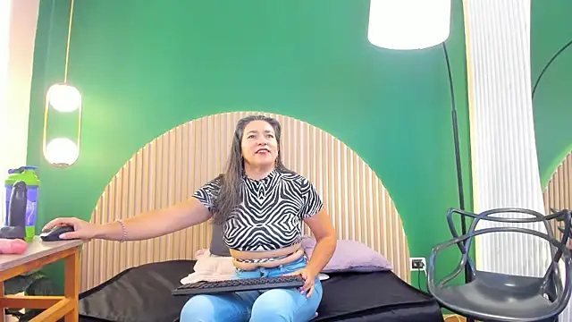 dahianeconnor online show from 10, 2, 2026