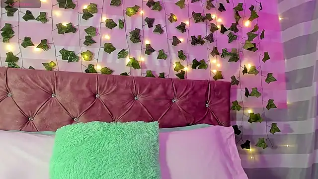 Ayla-marttinez online show from 15, 4, 2026