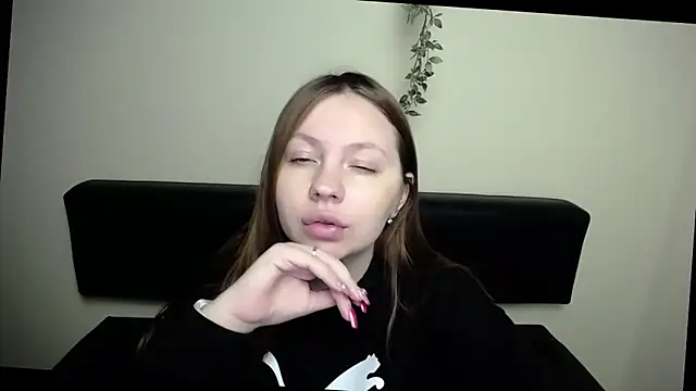 LiliaErmi online show from 8, 4, 2026