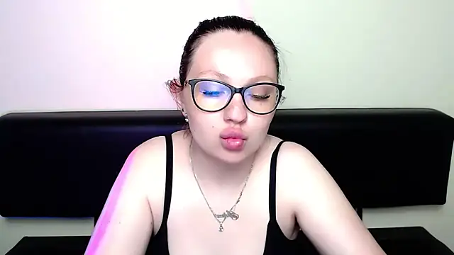 Snapshot of LiliaErmi chatting on 17, 5, 2026 LiliaErmi online show from 17, 5, 2026