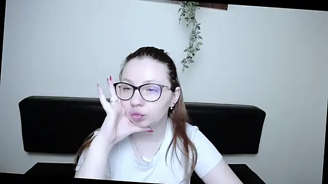 Snapshot of LiliaErmi chatting on 23, 4, 2026 LiliaErmi online show from 23, 4, 2026