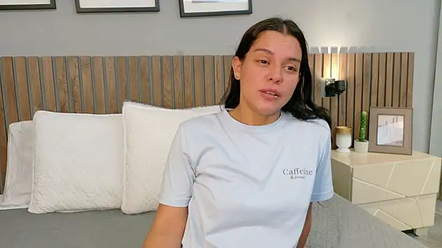 Mia Bellefort online show from 21, 4, 2026