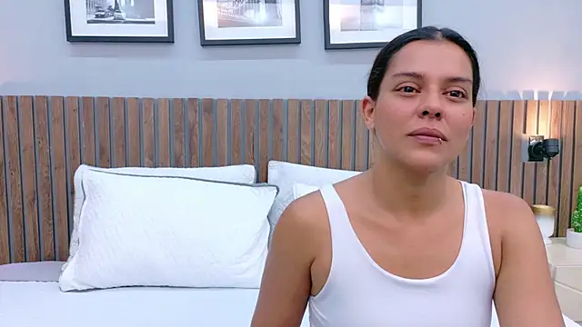 Mia Bellefort online show from 9, 4, 2026