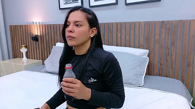 Mia Bellefort online show from 22, 3, 2026