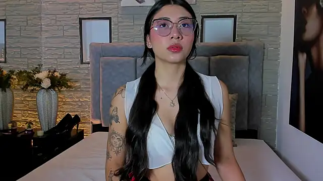 LanaRouse online show from 18, 12, 2025