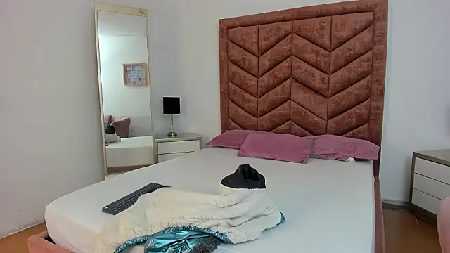 Scarlett  Noir online show from 25, 3, 2026