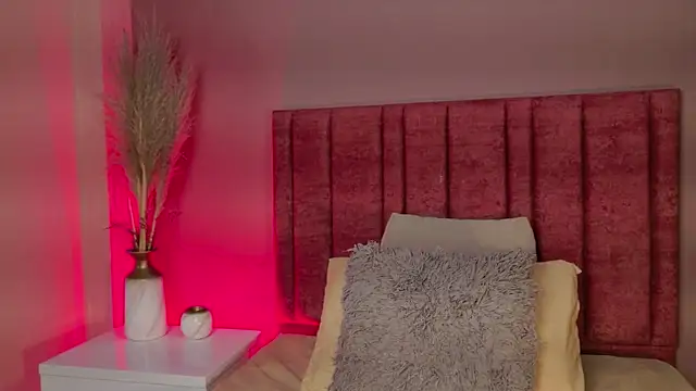 PaulinaSaint online show from 10, 2, 2026