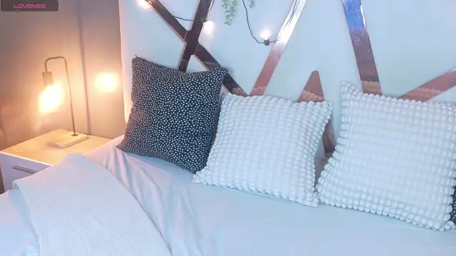 Miia Anderson online show from 17, 12, 2025