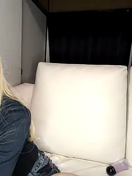 yu femboy online show from 28, 4, 2026