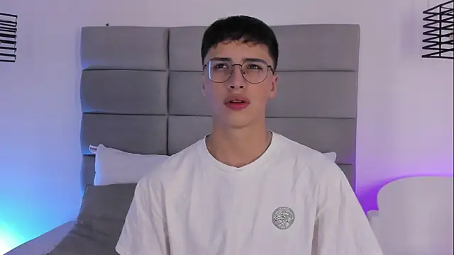 Snapshot of JoshClaarktt chatting on 15, 5, 2026 JoshClaarktt online show from 15, 5, 2026