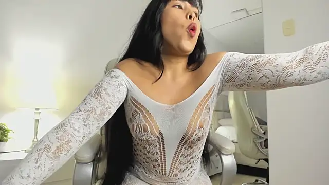 JulietaFerrer  online show from 13, 4, 2026