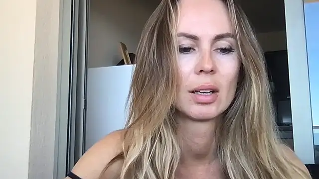 Snapshot of LeMilf chatting on 20, 5, 2026 LeMilf online show from 20, 5, 2026