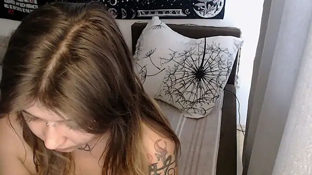 Snapshot of AlienforTwenty chatting on 20, 7, 2026 AlienforTwenty online show from 20, 7, 2026