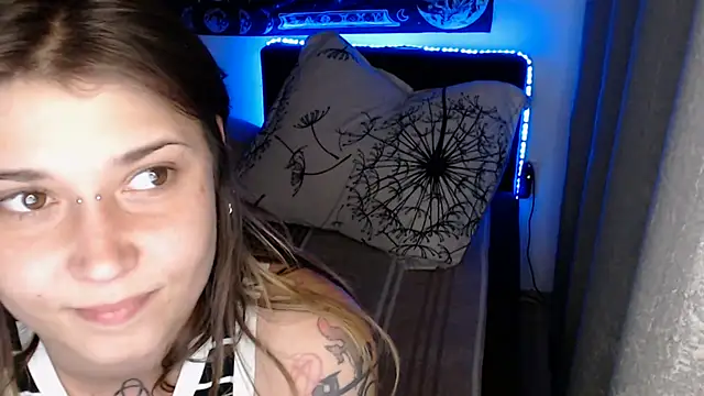 Snapshot of AlienforTwenty chatting on 20, 7, 2026 AlienforTwenty online show from 20, 7, 2026