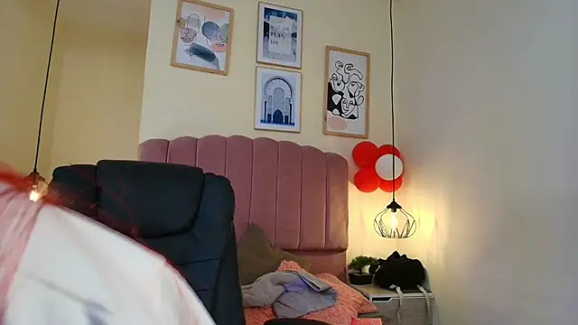 Celestee15  online show from 10, 3, 2026