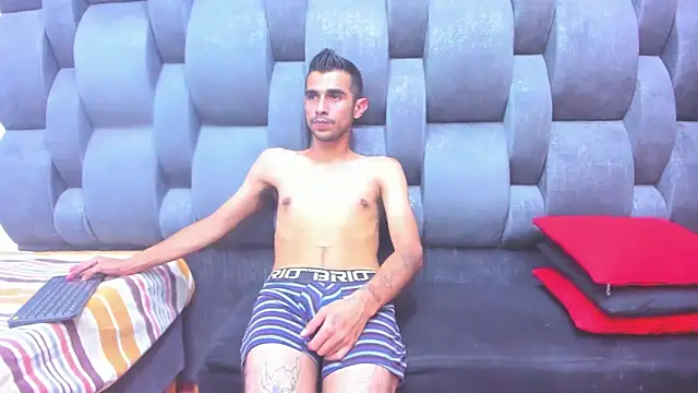 nahomiandandres online show from 13, 1, 2026