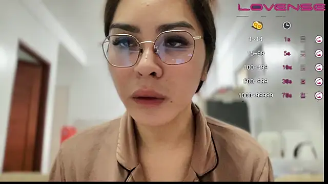 callMeMartina Lyn online show from 15, 12, 2025