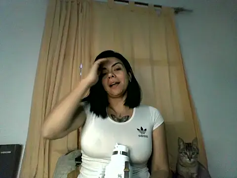 Snapshot of luluclark69 chatting on 1, 6, 2026 luluclark69 online show from 1, 6, 2026