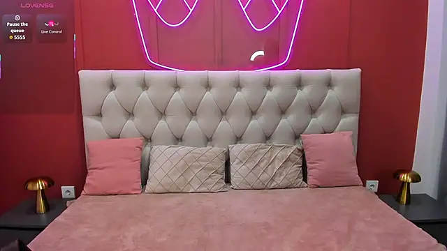 Emily Magnificent online show from 14, 7, 2026
