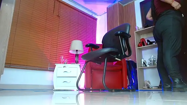 paola xm online show from 14, 3, 2026