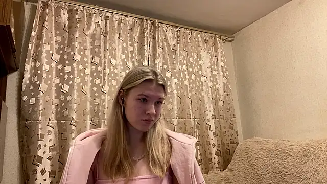 SkyeDavis online show from 15, 12, 2025