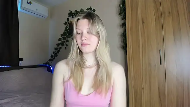Snapshot of SkyeDavis chatting on 6, 5, 2026 SkyeDavis online show from 6, 5, 2026