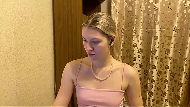 SkyeDavis online show from 19, 12, 2025