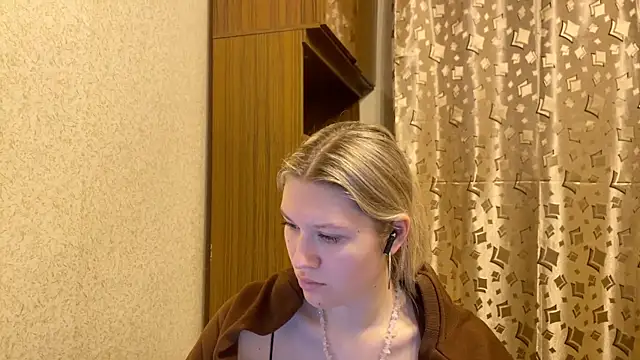 SkyeDavis online show from 18, 12, 2025