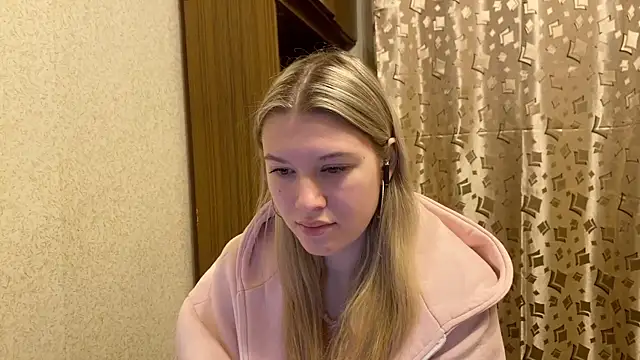 SkyeDavis online show from 17, 12, 2025