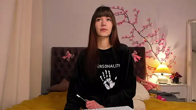 MilanaHotts online show from 5, 2, 2026