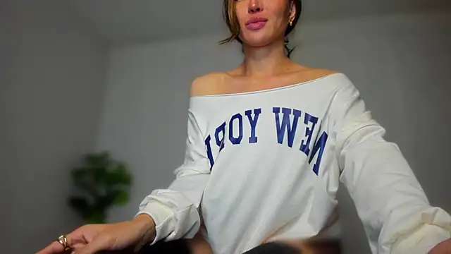 mxshemale ladyboy online show from 14, 7, 2026