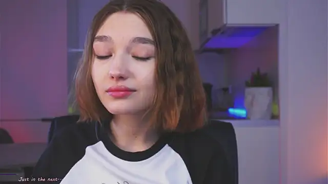 Leyla crsh online show from 6, 4, 2026