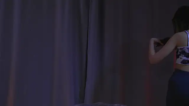 Leyla crsh online show from 10, 3, 2026