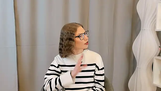 JeaneneWoltz online show from 18, 12, 2025