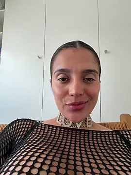 lara beker online show from 4, 5, 2026